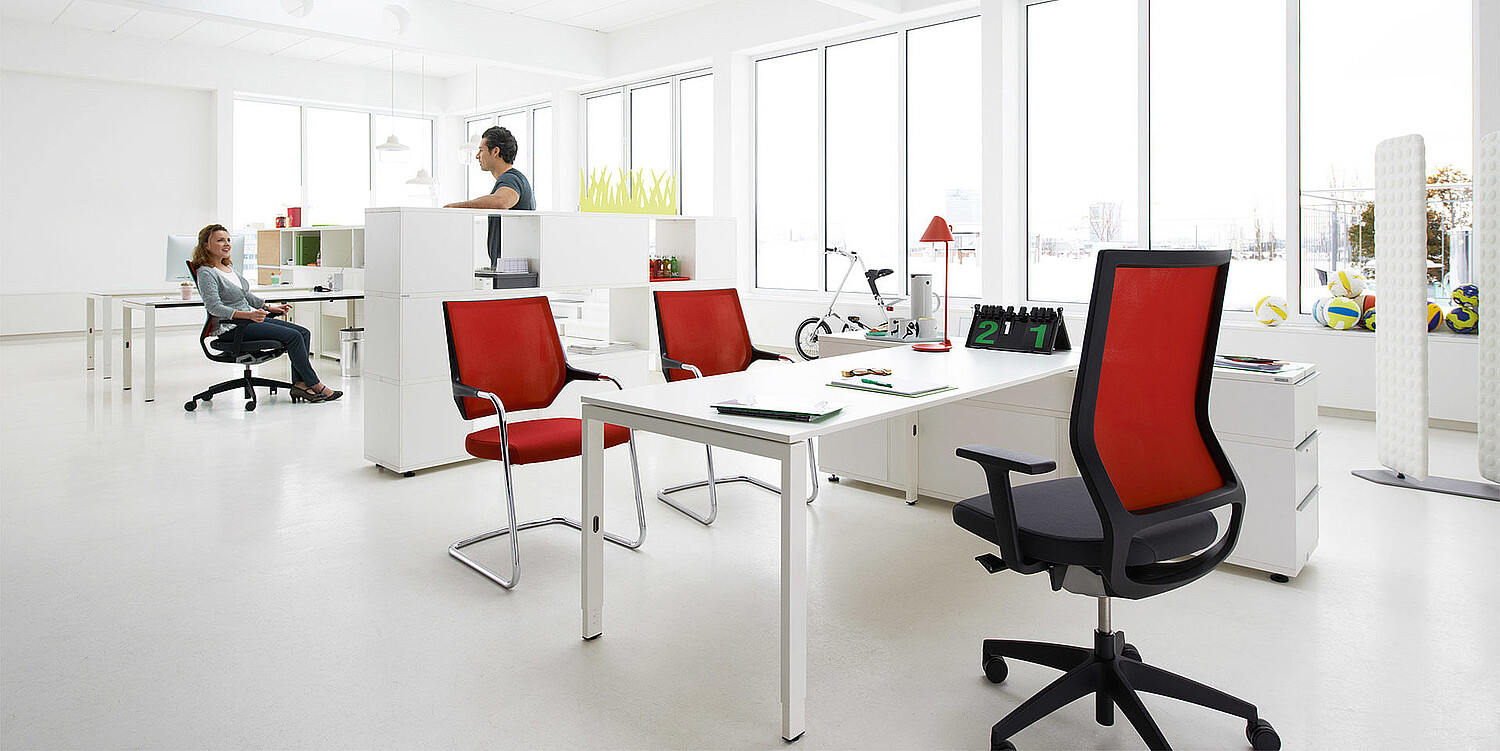 quarterback Versatile Meeting & Conference Chair Sedus