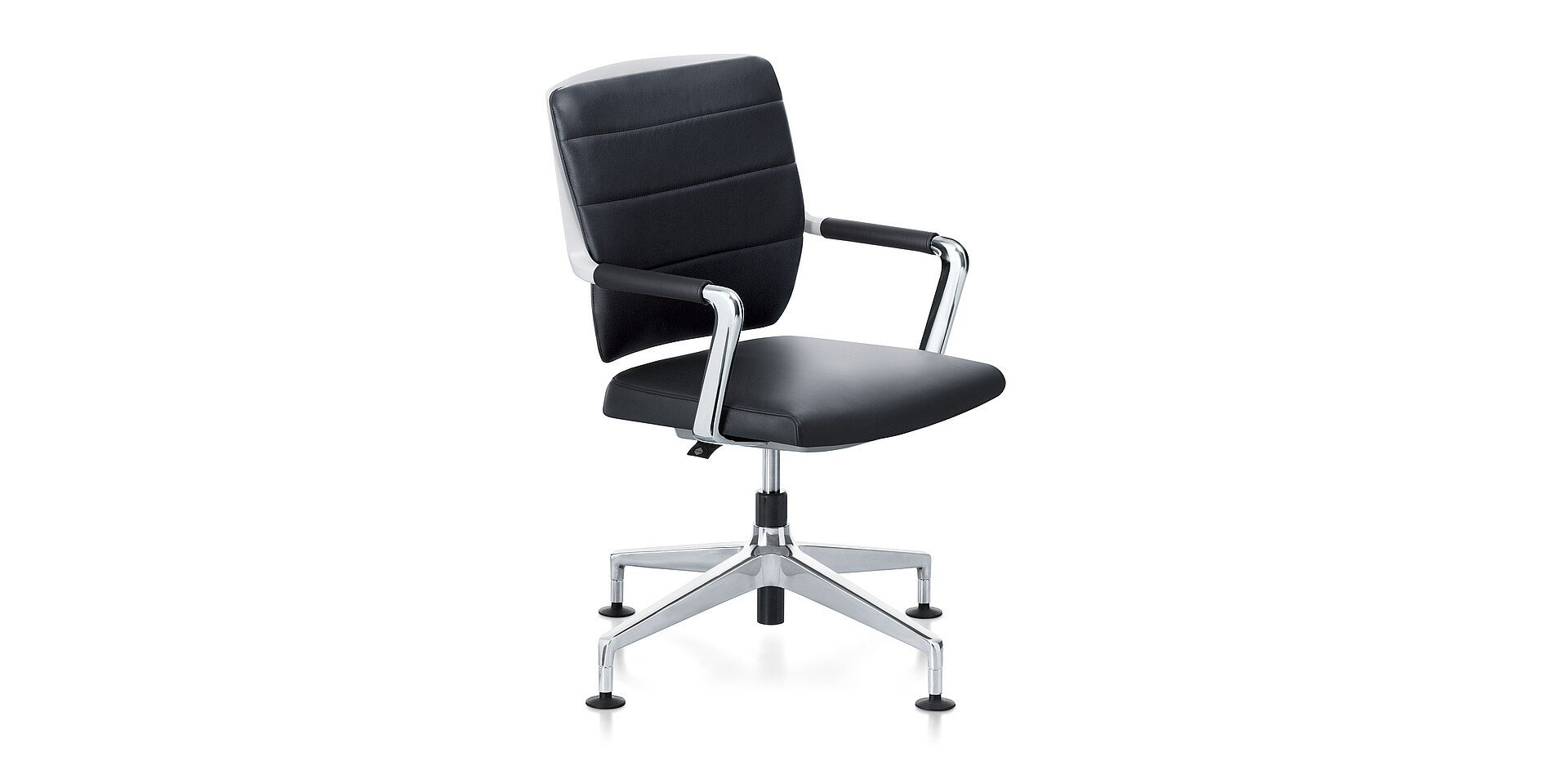 Silla de oficina Sedus Crossline con asiento y respaldo acolchados en negro, reposabrazos cromados y base de cinco radios con ruedas