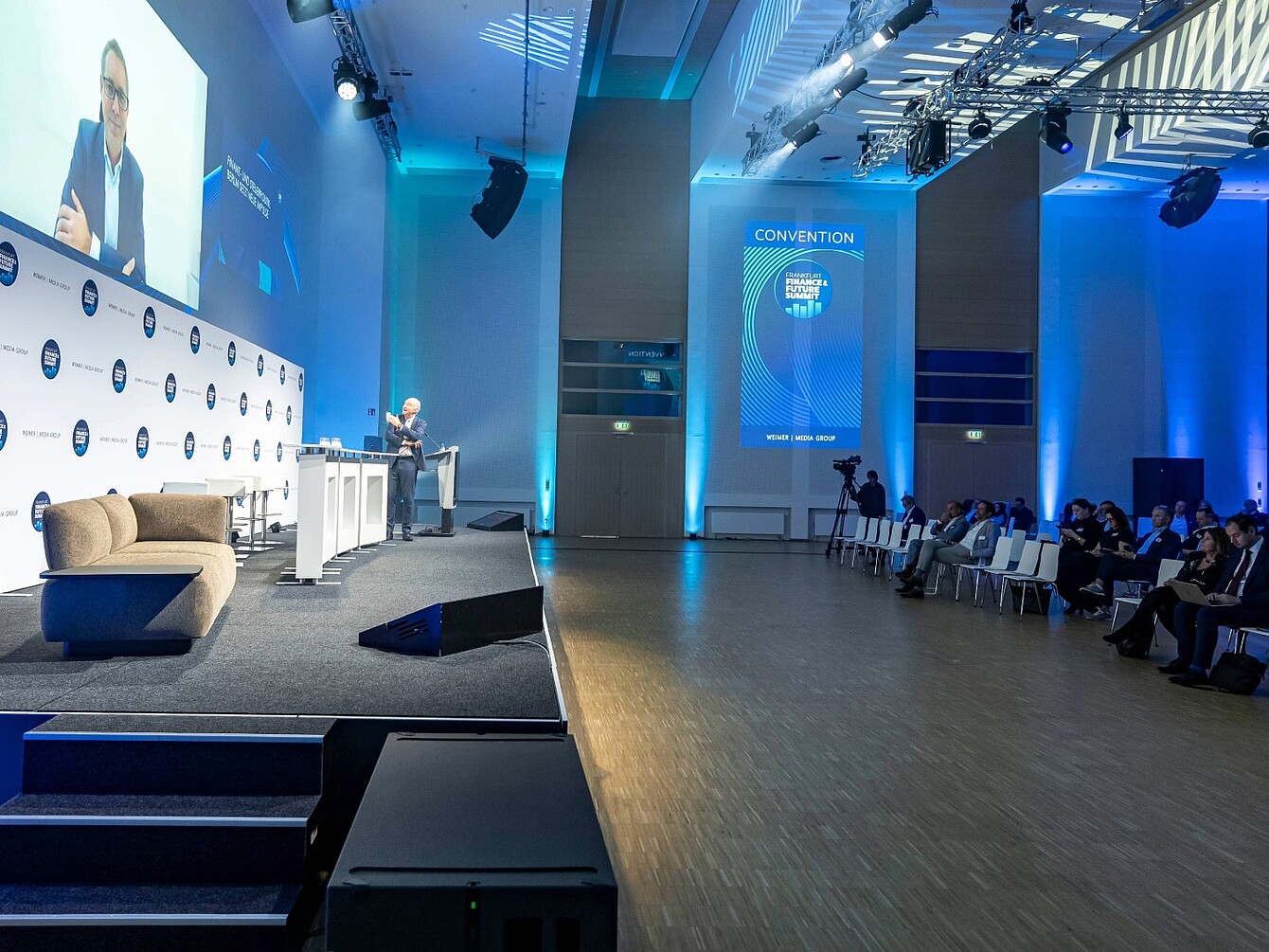 Conference stage with se:living