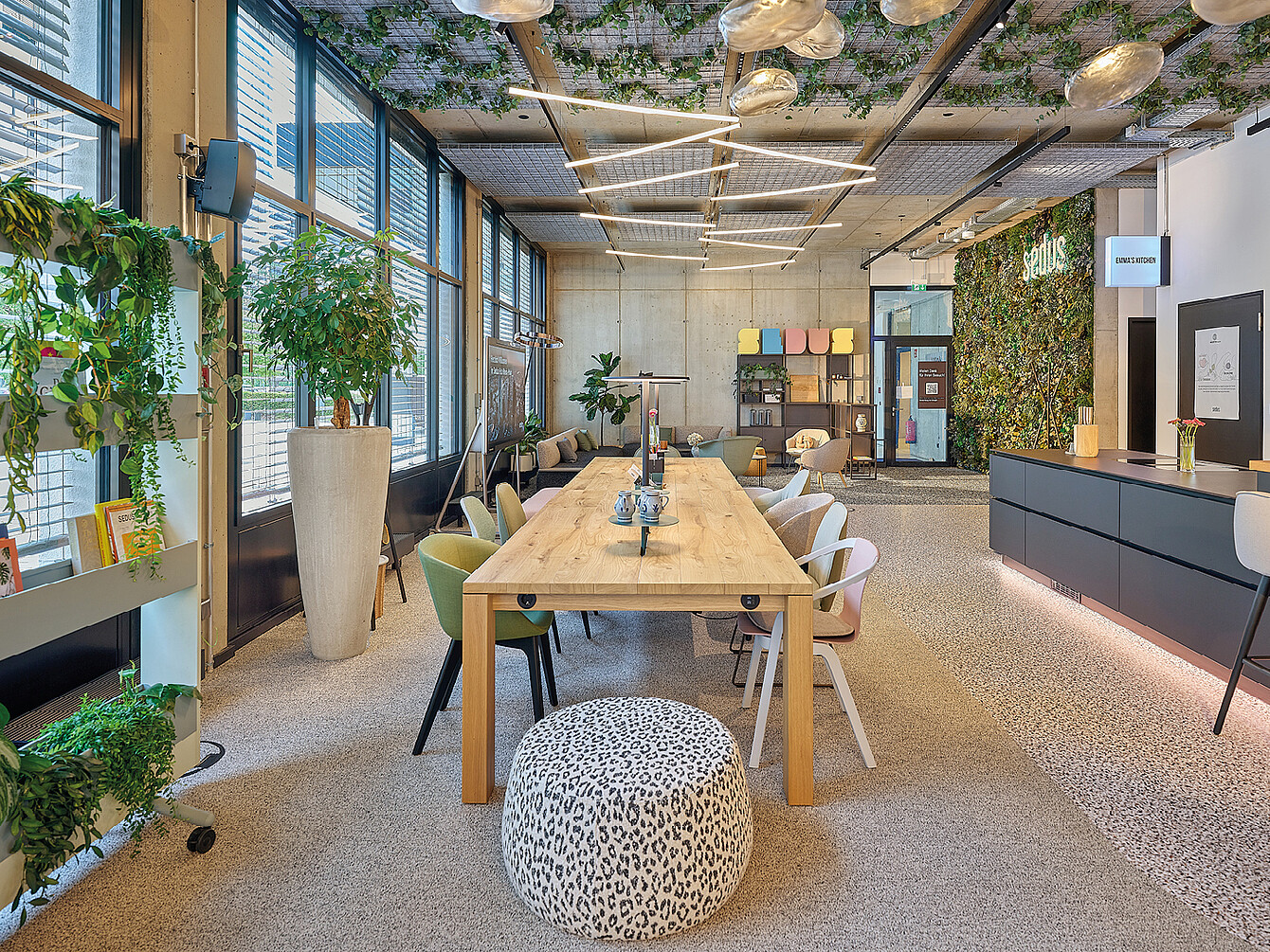 se:cafe team table Sedus HUB Eschborn