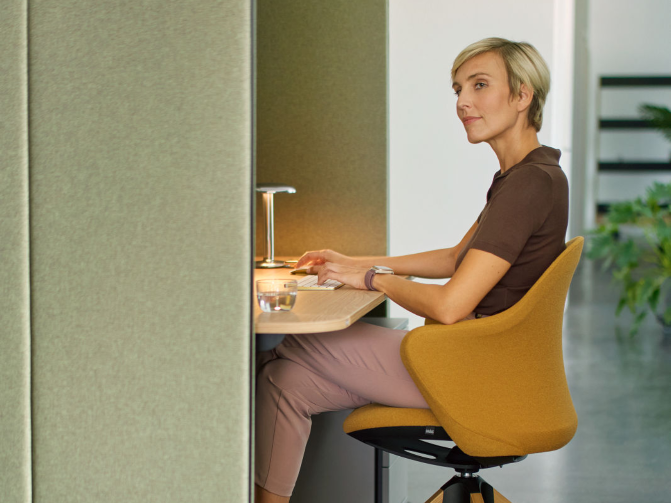 Woman working at se:hive