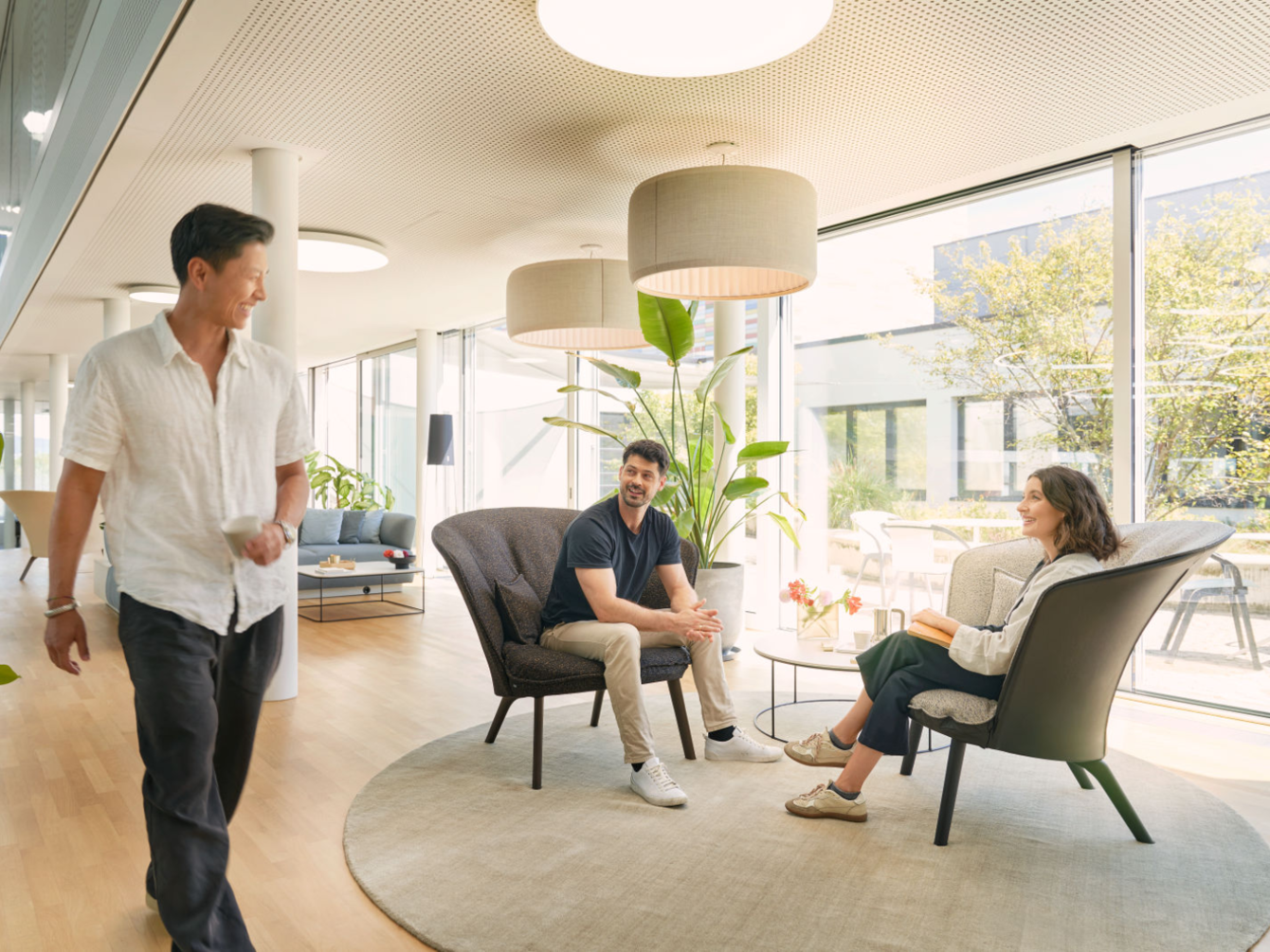 Colleagues are sitting in the se:cove