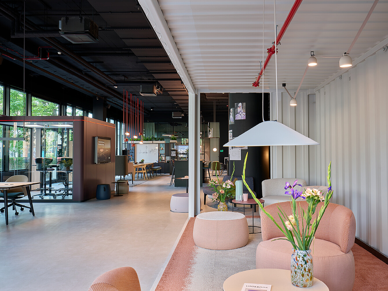 A look inside the sea container in the Düsseldorf showroom