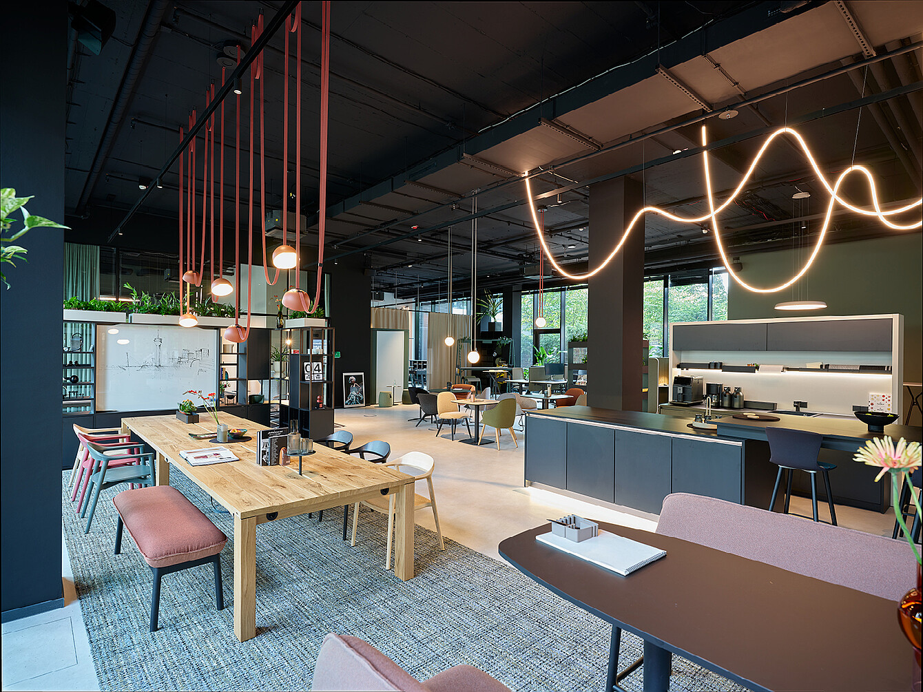 The SE:CAFE team table is on display in the Düsseldorf showroom