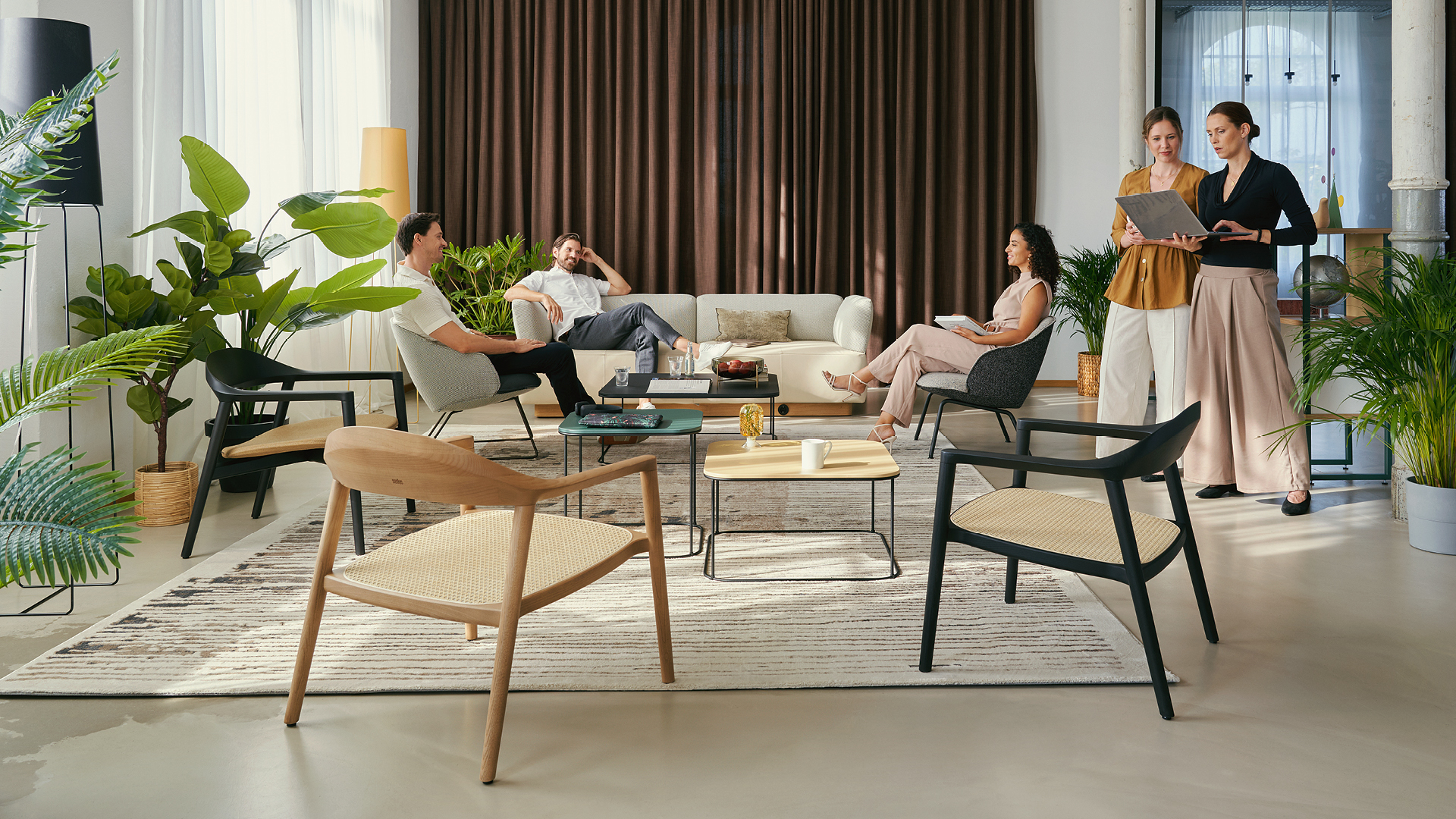 Nuovi arrivi: Ritorno alle origini con la sedia e la poltrona in legno se:café