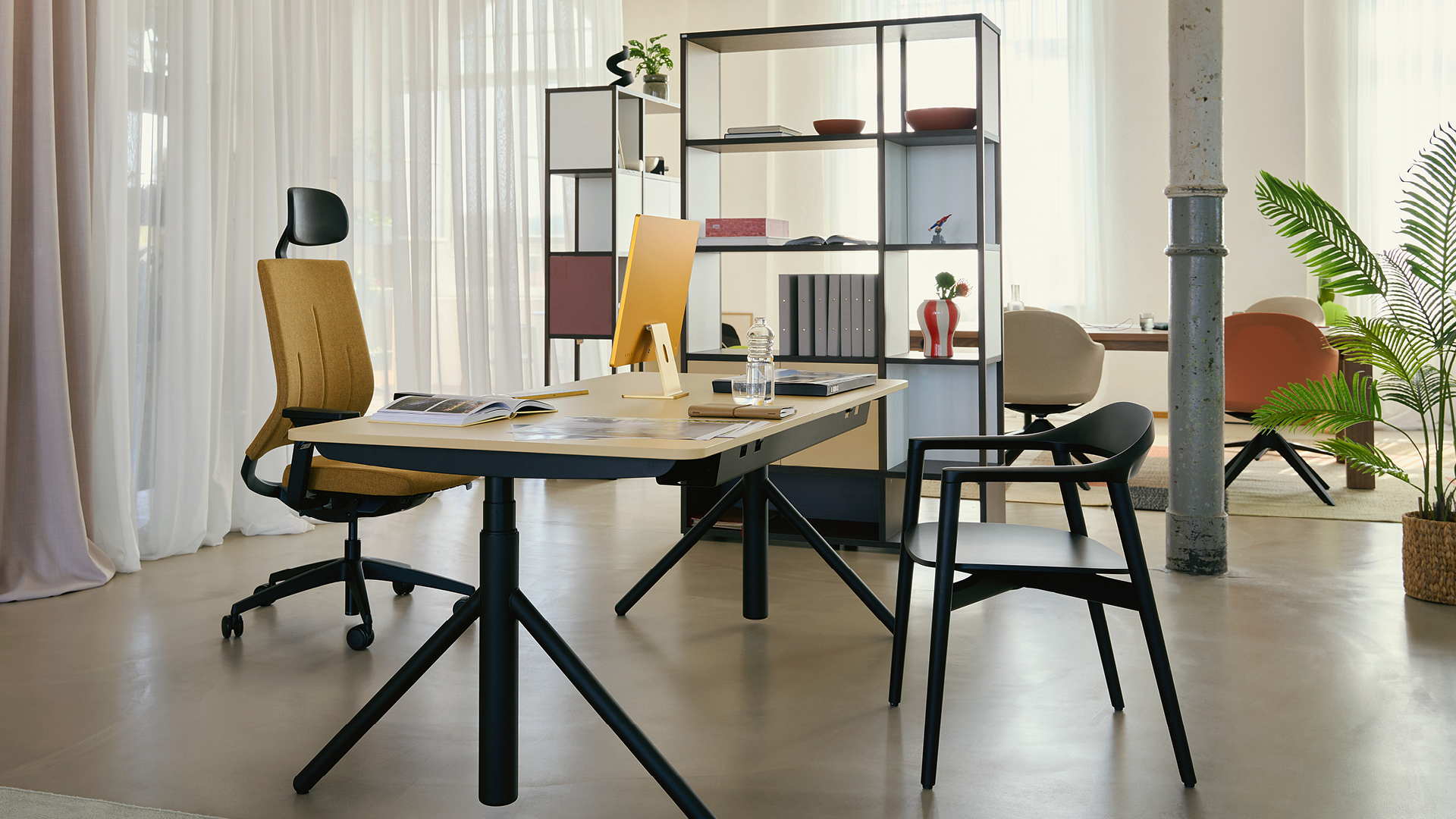 quarterback 2 - The customisable swivel chair for productive well-being