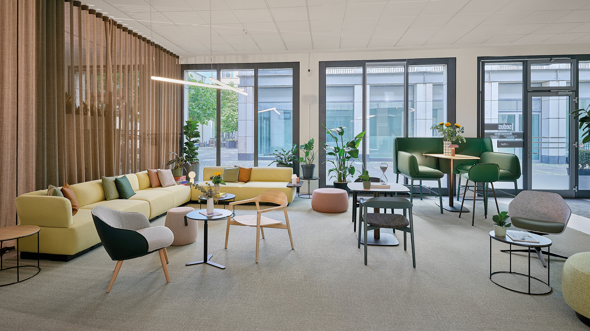 Sedus Hub Berlin: Urbaner Work Café Spirit – mit Raum für Ruhe, Fokus und Begegnung