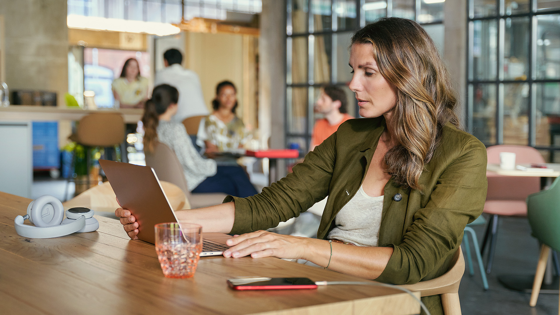 Entre sala de estar y lugar de trabajo: la flexibilidad del Smart Café